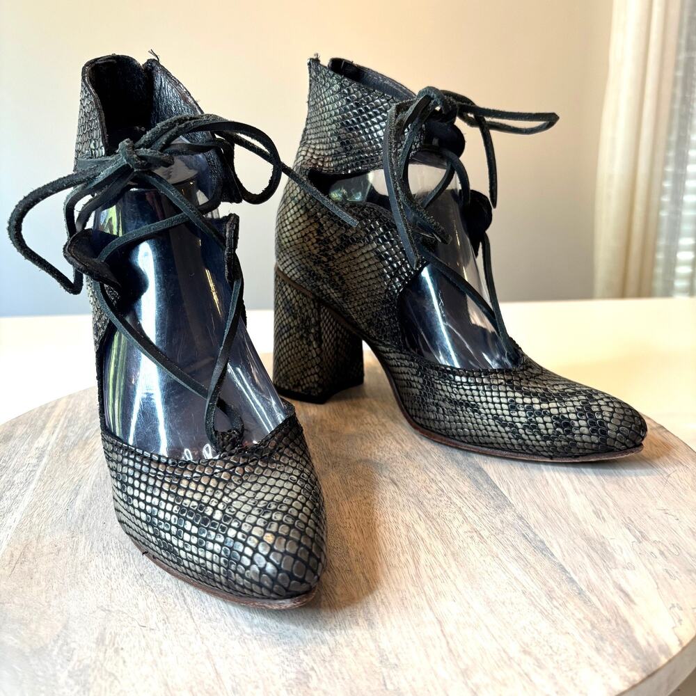 Freebird by Steven Joyce Snake Leather Lace Up Block Heeled Booties Women's Sz 7